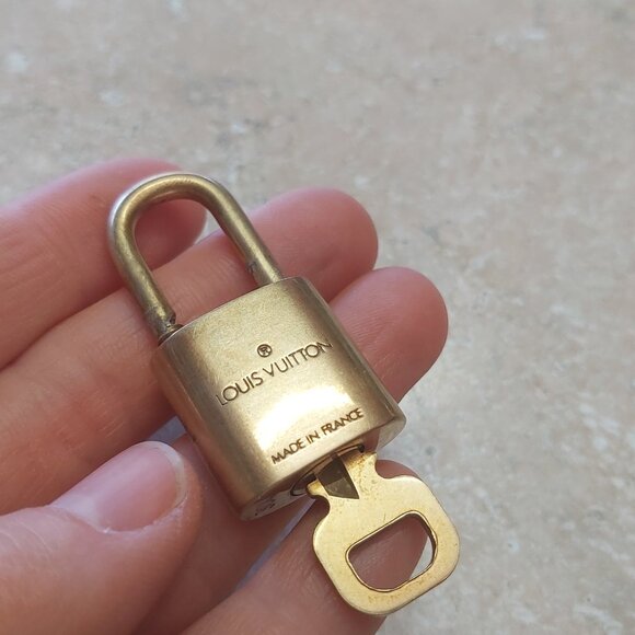 Louis Vuitton GOLD Lock & Key Gold tone Authentic. Number #304 with Chain - Picture 6 of 7